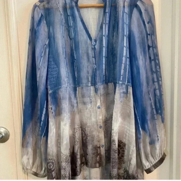 The Pyramid Collection Hi Lo Button Down Tunic Shirt - Picture 2 of 6